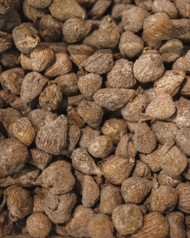 🌰 FRUITS SECS 🌰
A déguster seuls ou à intégrer dans des recettes, les fruits secs sont d'excellents apports en énergie !
#coeurdefrais #fruitssecs #nutrition